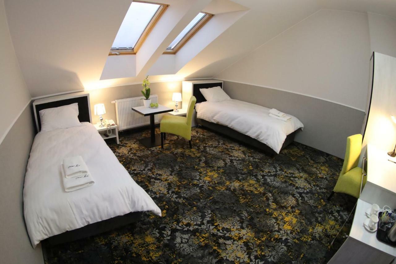 Hotel Lord Radom Luaran gambar
